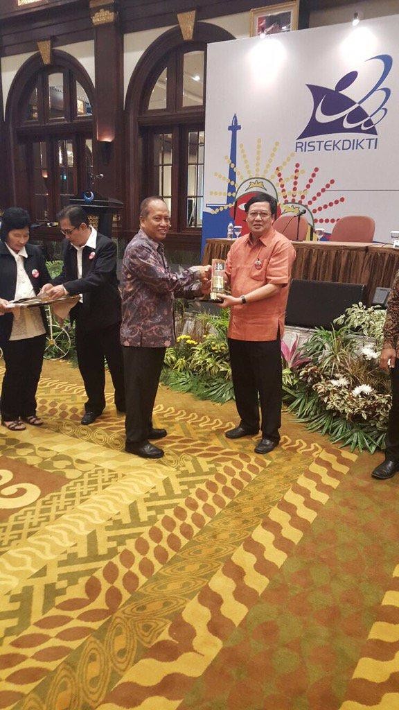 BINUS UNIVERSITY RAIH 7 PENGHARGAAN BINA MUTU PTS 2015 KOPERTIS WILAYAH III 