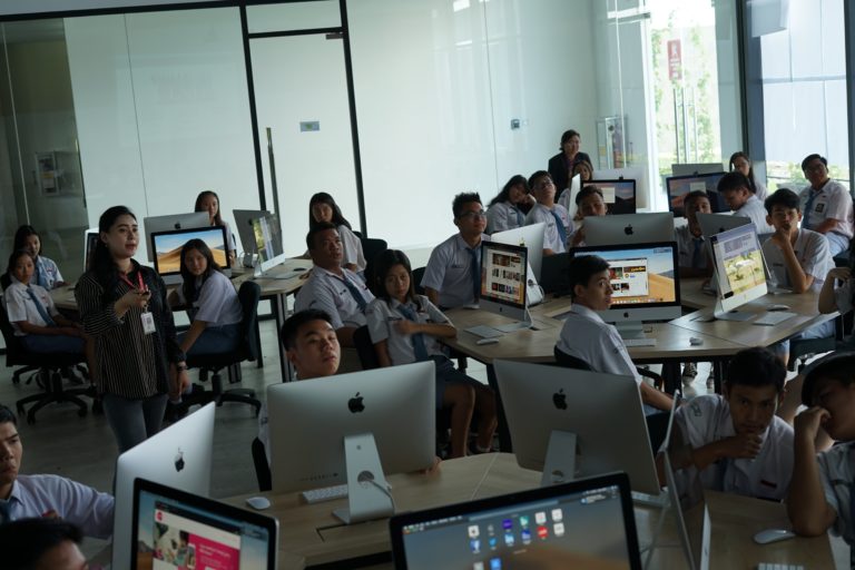 Workshop Booklet Digital Melalui Aplikasi Imooji