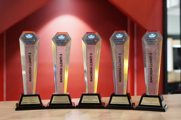 Dukungan Penuh Terhadap Kebijakan Merdeka Belajar Kampus Merdeka, BINUS UNIVERSITY Dianugerahi 7 Penghargaan Pada Rakorda LLDIKTI Wilayah III